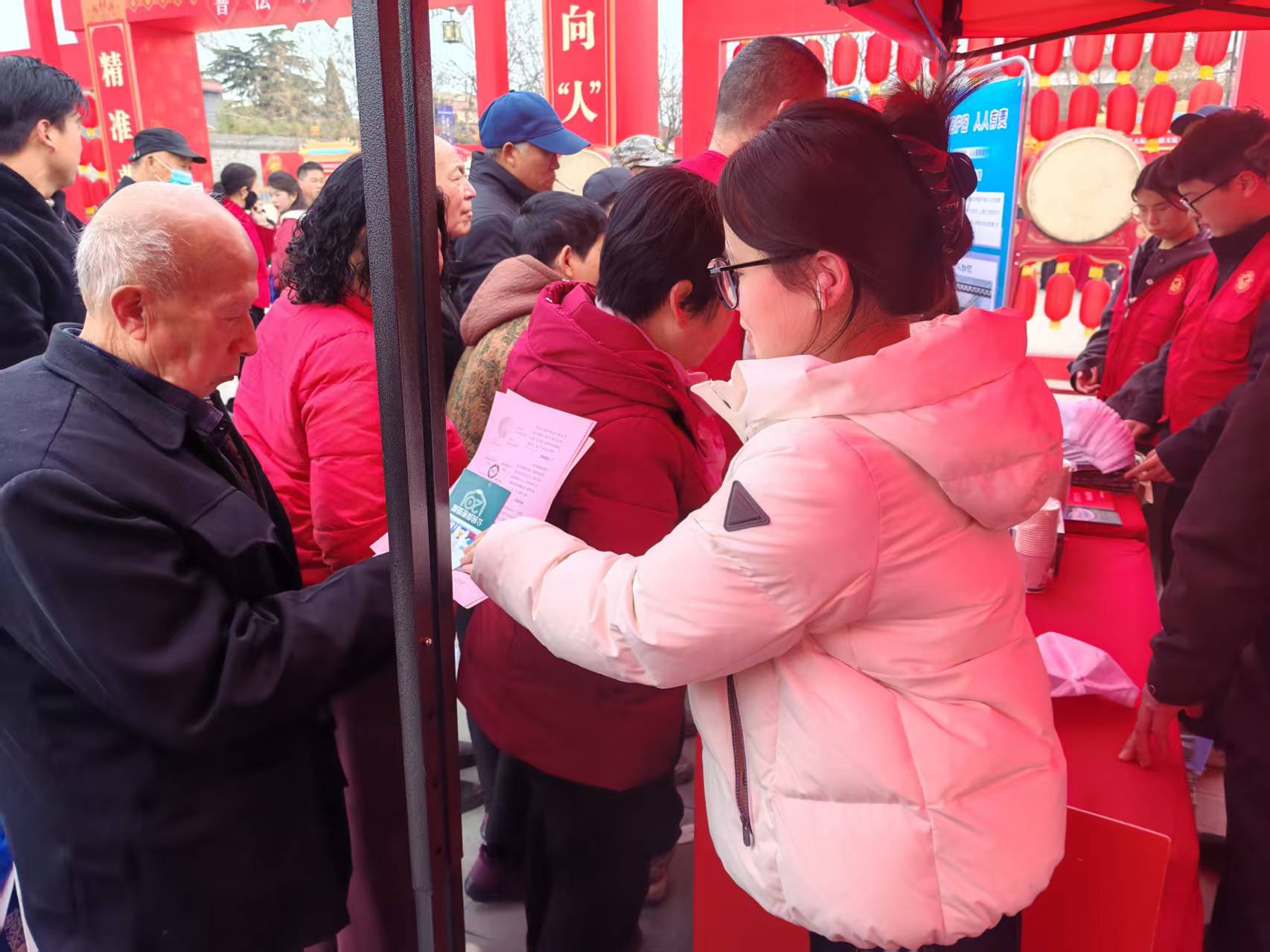 法治护航民俗盛会 档案普法深入人心——滑县档案馆积极参与大运河法治文化大集宣传活动